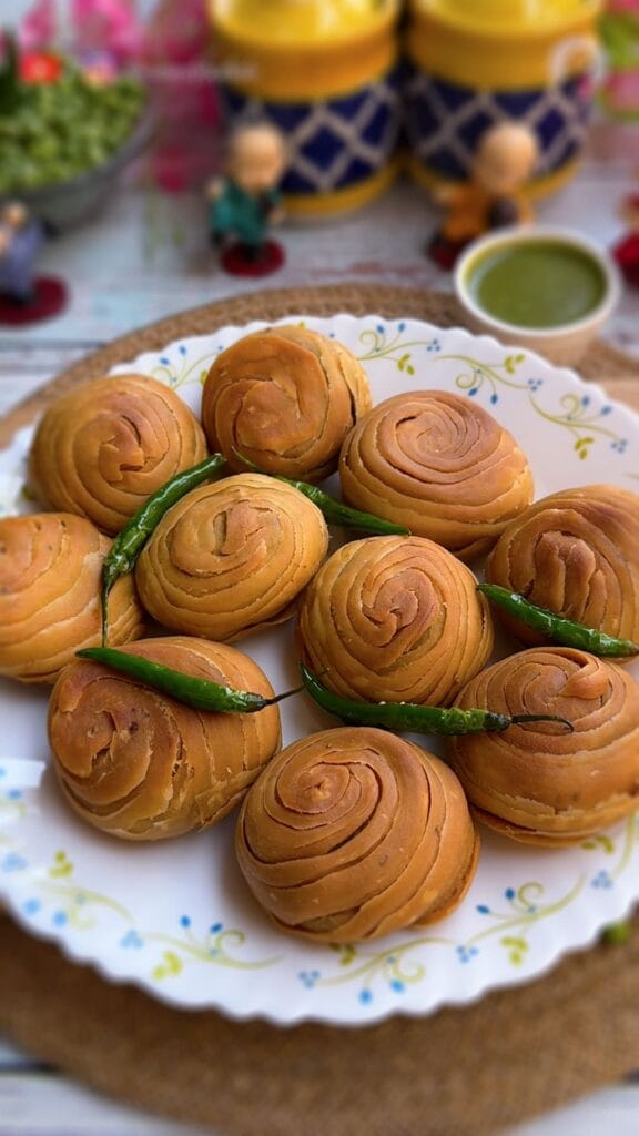 Layers wali Khasta Matar Kachori (Flaky Green Peas Kachori)